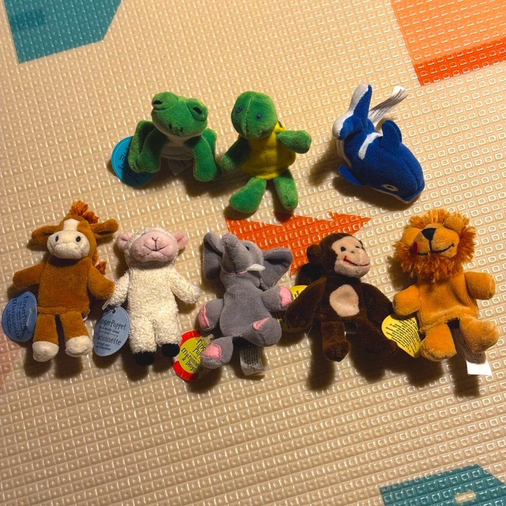 Starbucks set of 8 finger puppets collectibles